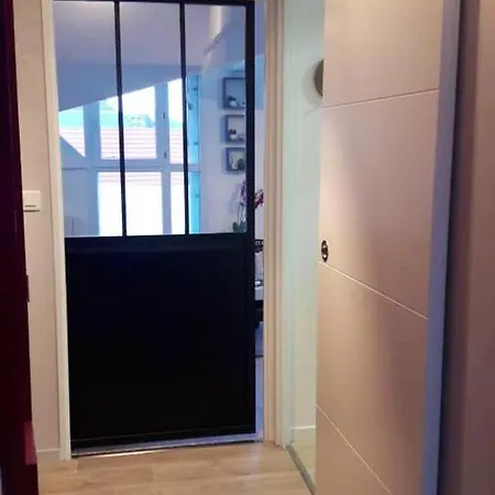 Apartment Agreable Et A 31 M² Avec Parking Compiègne