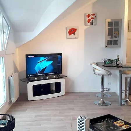 Apartment Agreable Et A 31 M² Avec Parking Compiègne